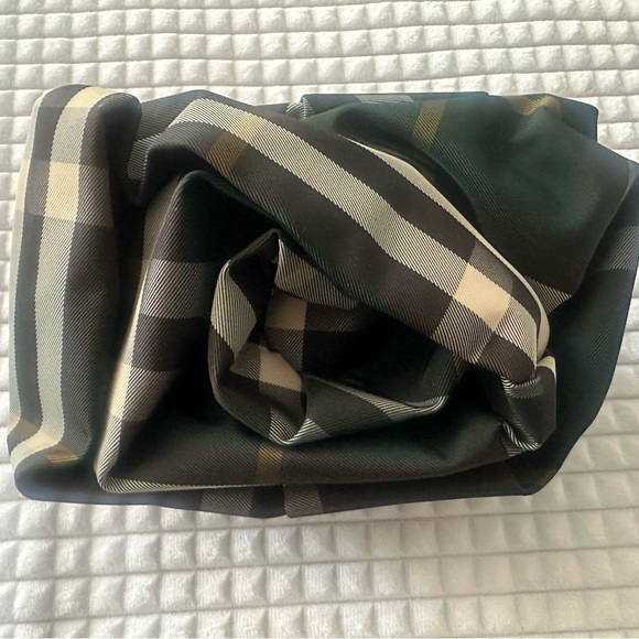 Burberry Rose Clutch - Picture 2 of 7